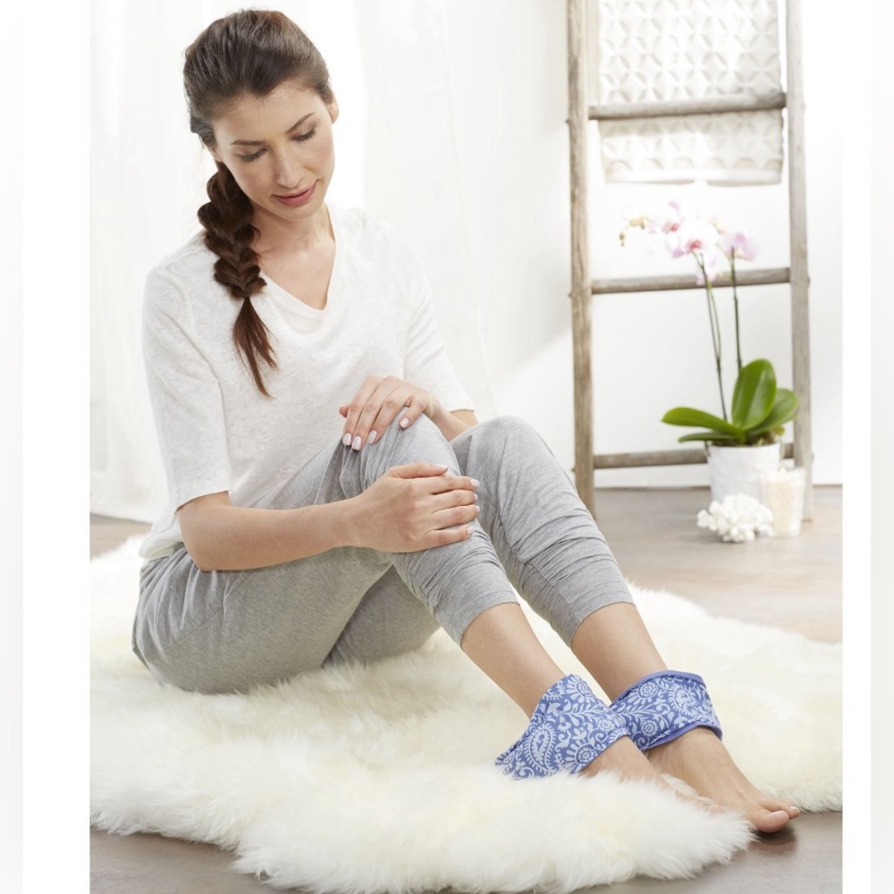 Gaiam Relax Hand/Foot Wrap in Purple New in Box